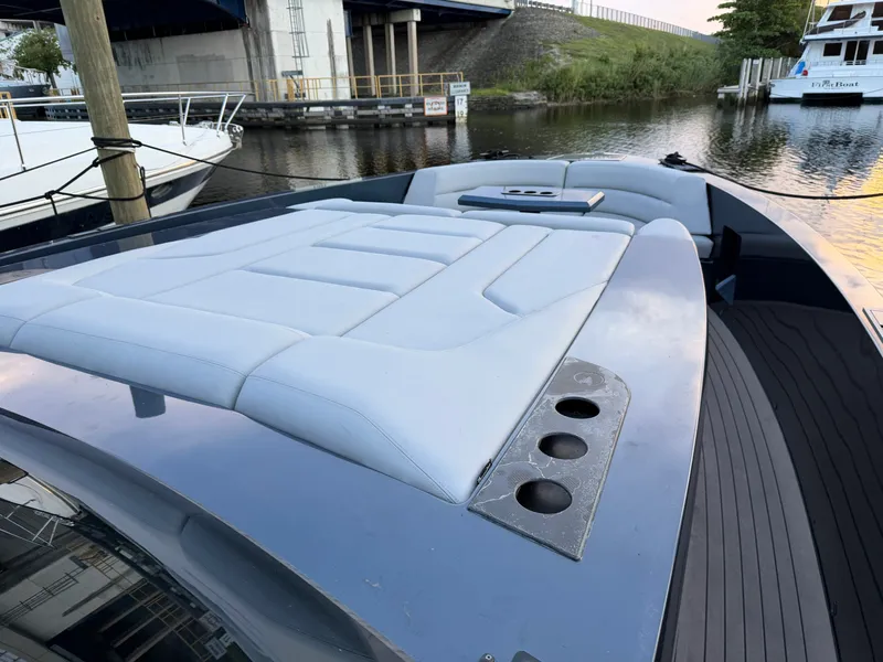 Slide: The Image of Vanquish VQ 45 2022 - 30