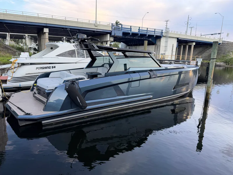 Slide: The Image of Vanquish VQ 45 2022 - 32