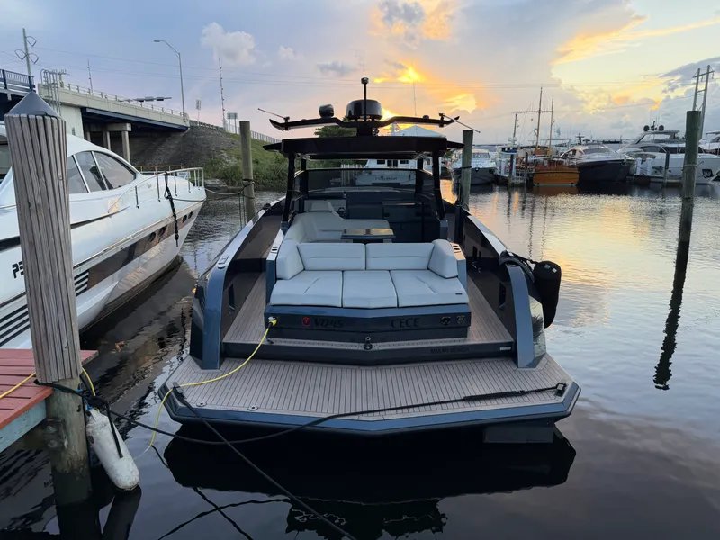 Slide: The Image of Vanquish VQ 45 2022 - 33