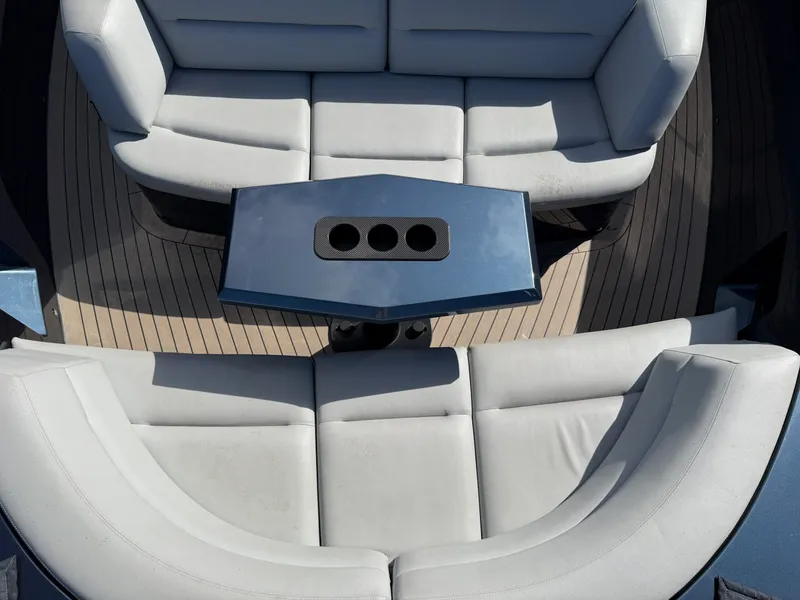 Slide: The Image of Vanquish VQ 45 2022 - 4