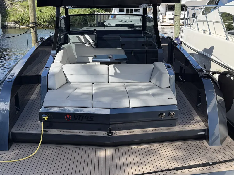 Slide: The Image of Vanquish VQ 45 2022 - 5