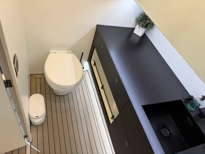 Slide: The Image of Vanquish VQ 45 2022 - 6