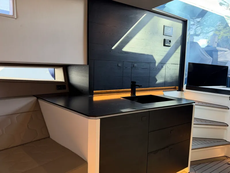 Slide: The Image of Vanquish VQ 45 2022 - 7