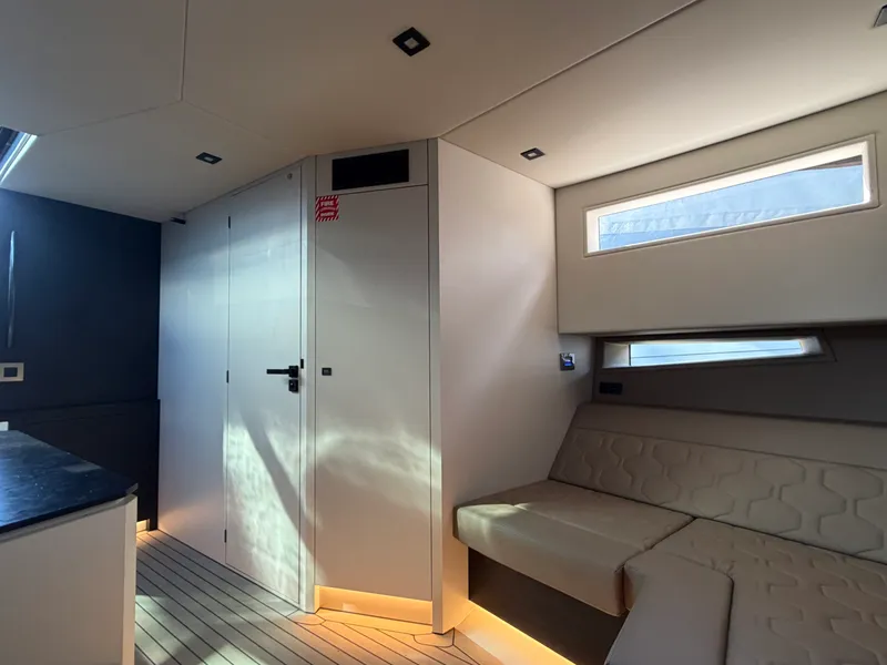 Slide: The Image of Vanquish VQ 45 2022 - 8