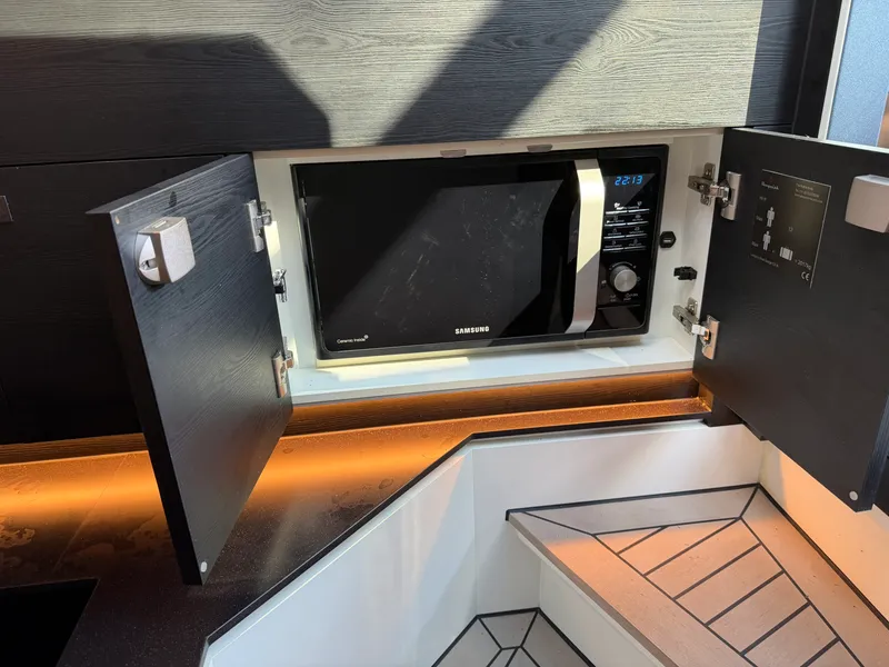 Slide: The Image of Vanquish VQ 45 2022 - 9