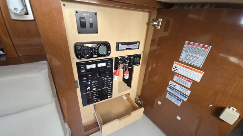 Slide: The Image of Sea Ray 350 Sundancer 2010 - 10