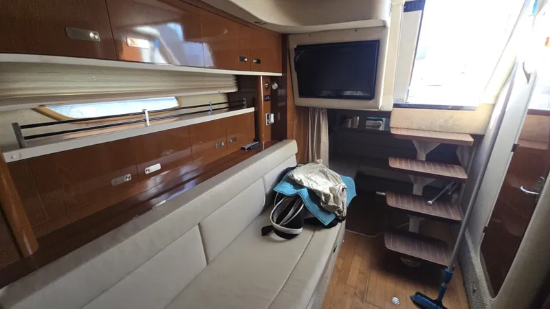 Slide: The Image of Sea Ray 350 Sundancer 2010 - 11