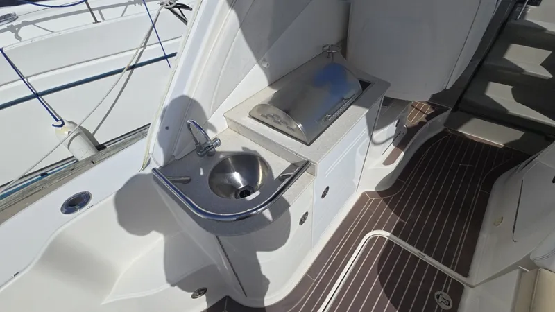 Slide: The Image of Sea Ray 350 Sundancer 2010 - 16