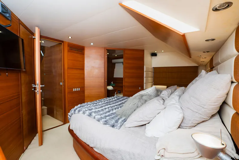 Slide: The Image of Aicon 64 M/Y 2006 - 17