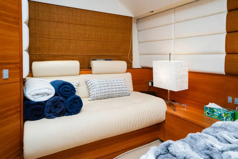 Slide: The Image of Aicon 64 M/Y 2006 - 18