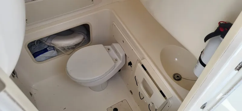 Slide: The Image of Boston Whaler 320 Outrage 2004 - 10