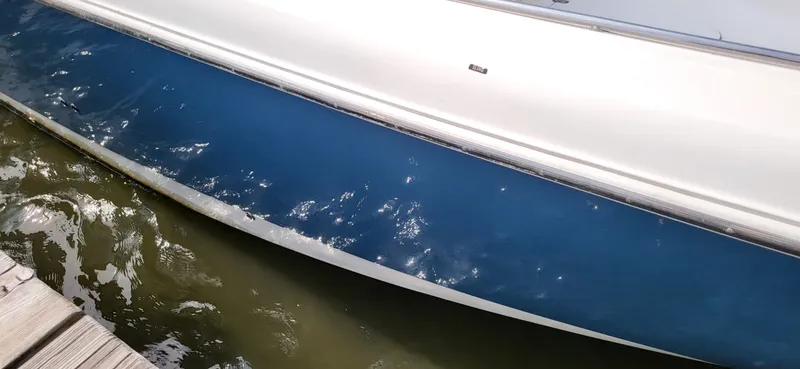 Slide: The Image of Boston Whaler 320 Outrage 2004 - 11