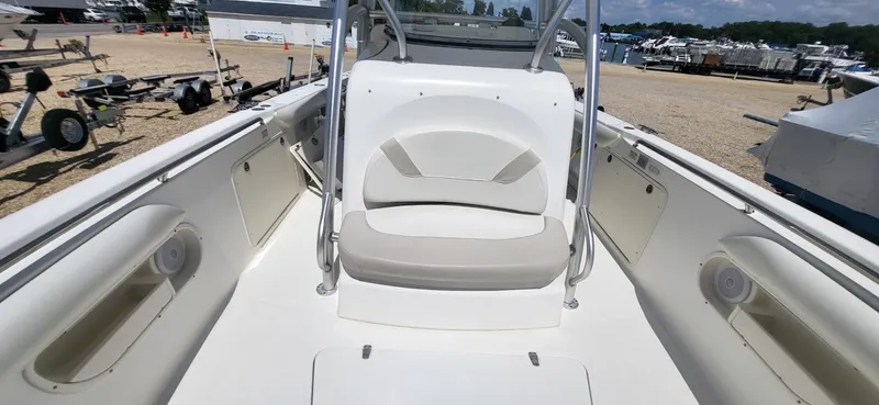Slide: The Image of Boston Whaler 320 Outrage 2004 - 14