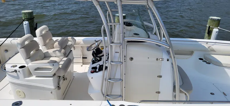 Slide: The Image of Boston Whaler 320 Outrage 2004 - 2