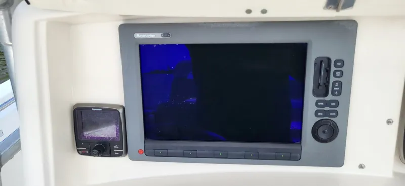 Slide: The Image of Boston Whaler 320 Outrage 2004 - 8