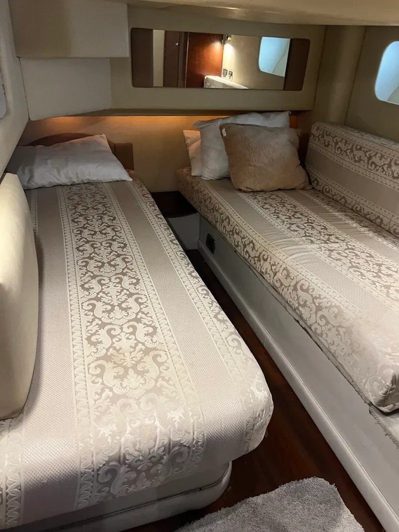 Slide: The Image of Sea Ray 44 Sedan Bridge 2006 - 14