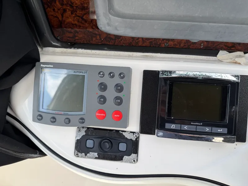 Slide: The Image of Sea Ray 44 Sedan Bridge 2006 - 25