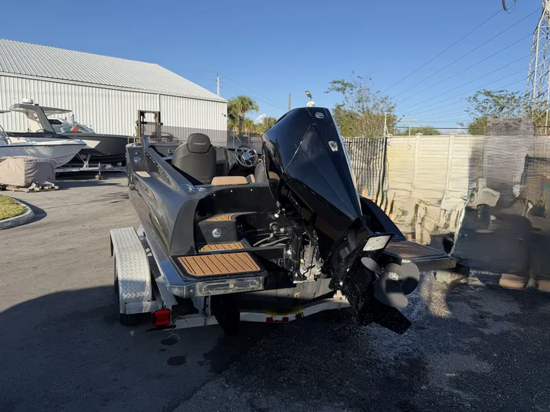 Slide: The Image of D-Boat Diamond 550 2023 - 2