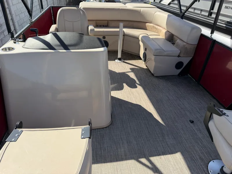 Slide: The Image of Bentley Pontoons 200 Fish 2020 - 4