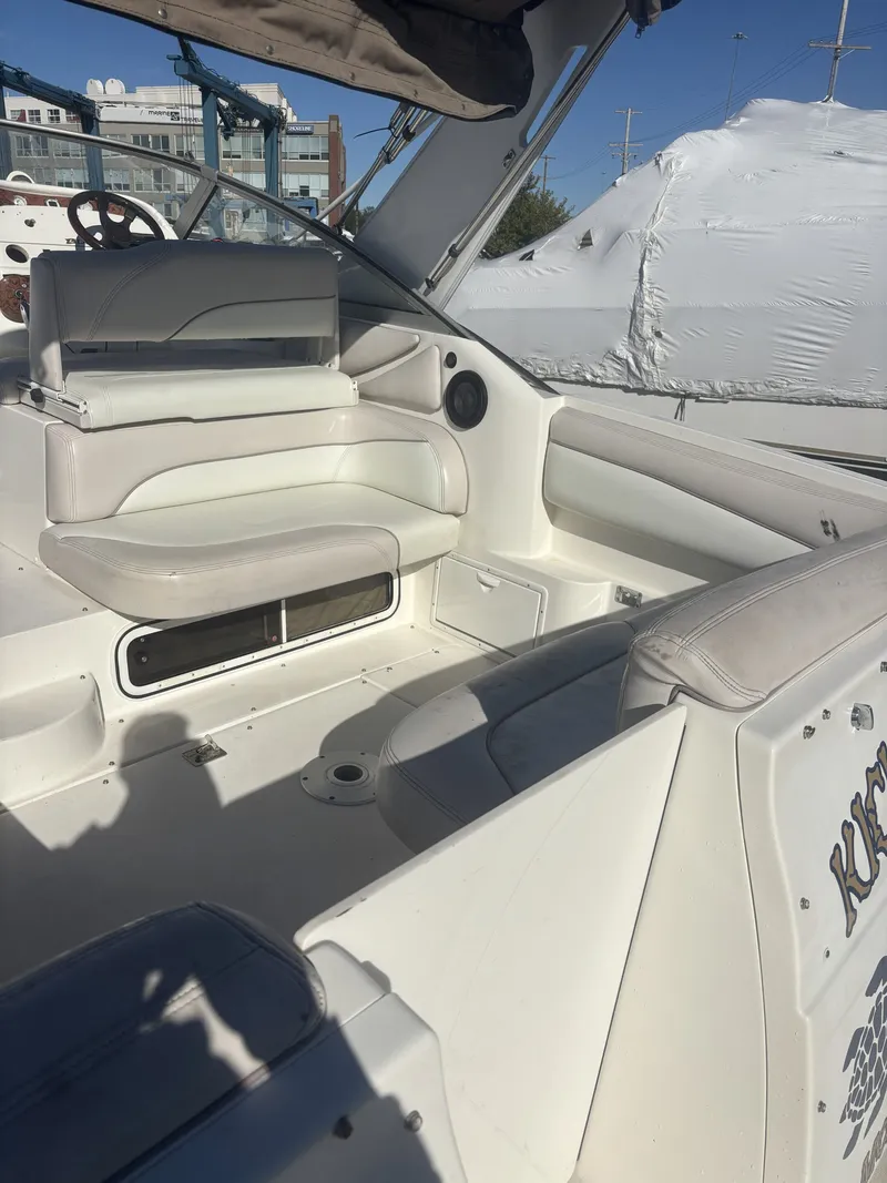 Slide: The Image of Larson Cabrio 330 Mid Cabin 2000 - 10