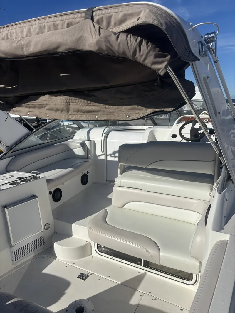 Slide: The Image of Larson Cabrio 330 Mid Cabin 2000 - 11