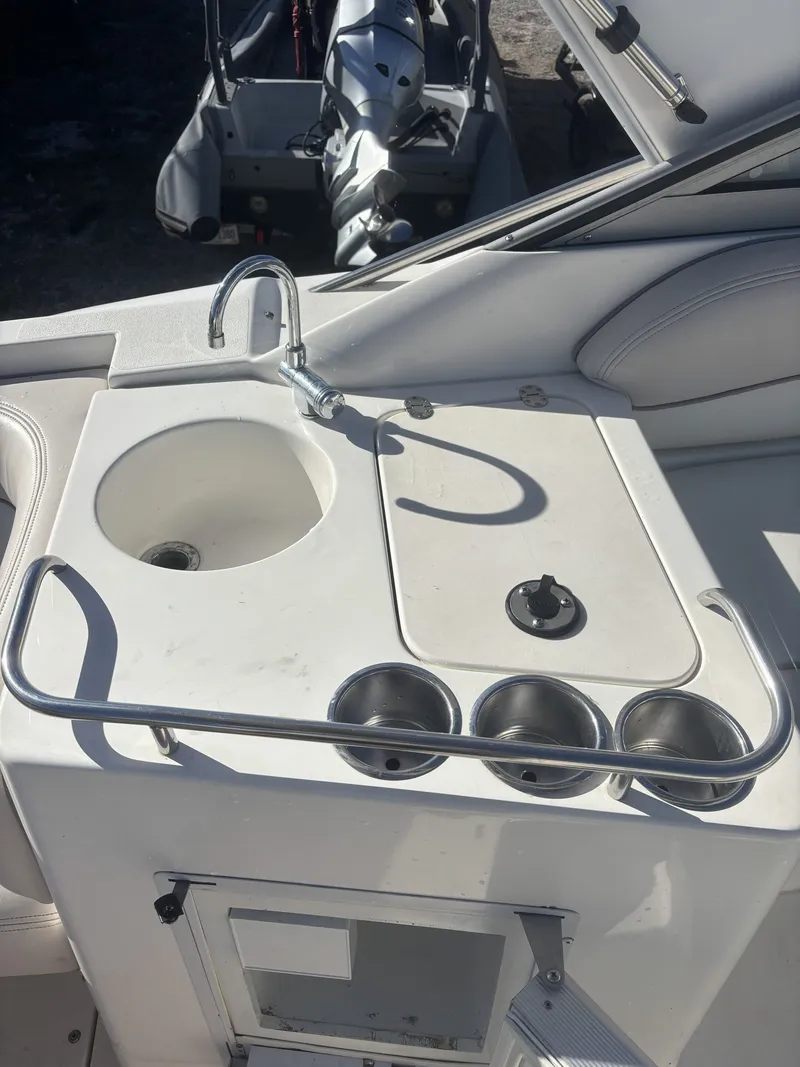 Slide: The Image of Larson Cabrio 330 Mid Cabin 2000 - 13