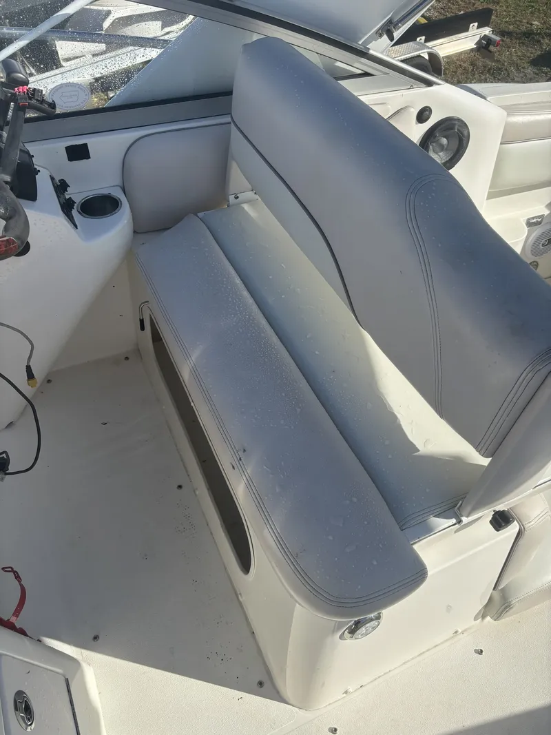 Slide: The Image of Larson Cabrio 330 Mid Cabin 2000 - 14