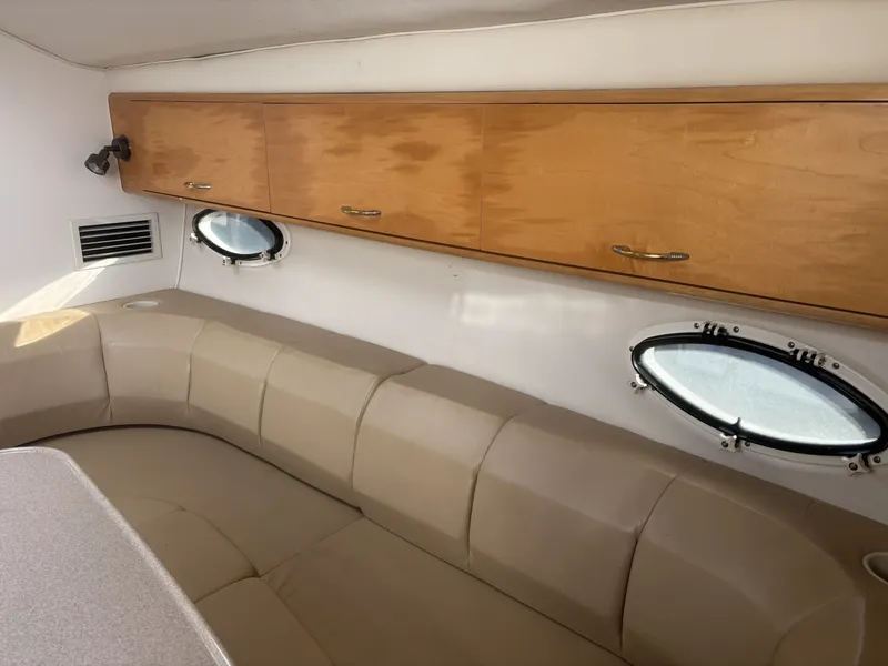Slide: The Image of Larson Cabrio 330 Mid Cabin 2000 - 16