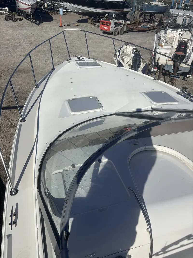 Slide: The Image of Larson Cabrio 330 Mid Cabin 2000 - 2