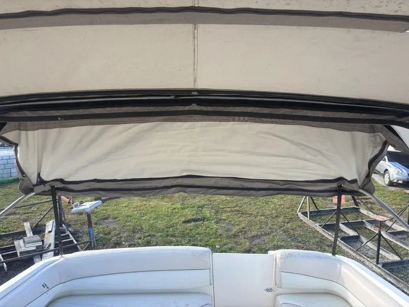 Slide: The Image of Larson Cabrio 330 Mid Cabin 2000 - 20