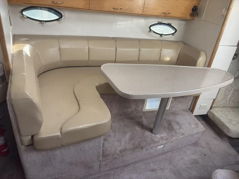 Slide: The Image of Larson Cabrio 330 Mid Cabin 2000 - 22