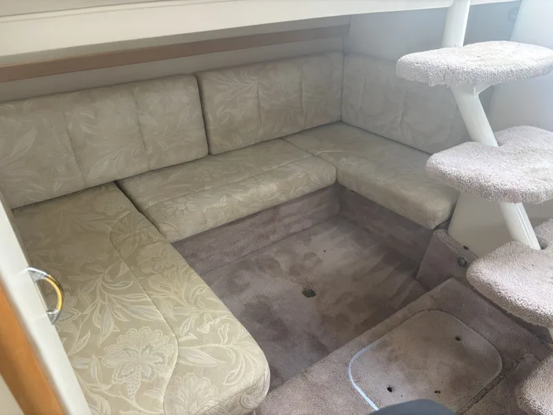 Slide: The Image of Larson Cabrio 330 Mid Cabin 2000 - 23