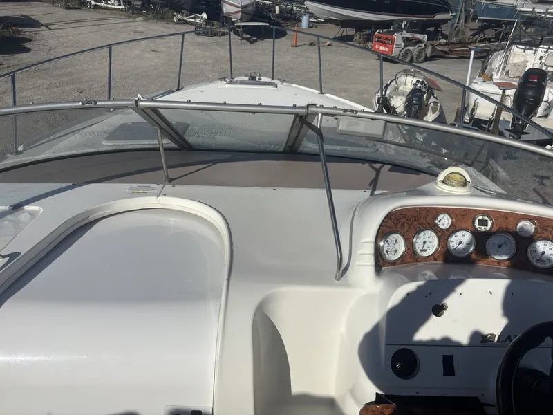 Slide: The Image of Larson Cabrio 330 Mid Cabin 2000 - 3