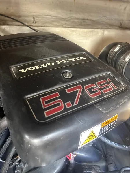 Slide: The Image of Larson Cabrio 330 Mid Cabin 2000 - 32