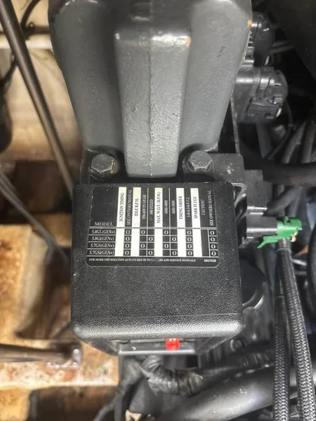 Slide: The Image of Larson Cabrio 330 Mid Cabin 2000 - 33