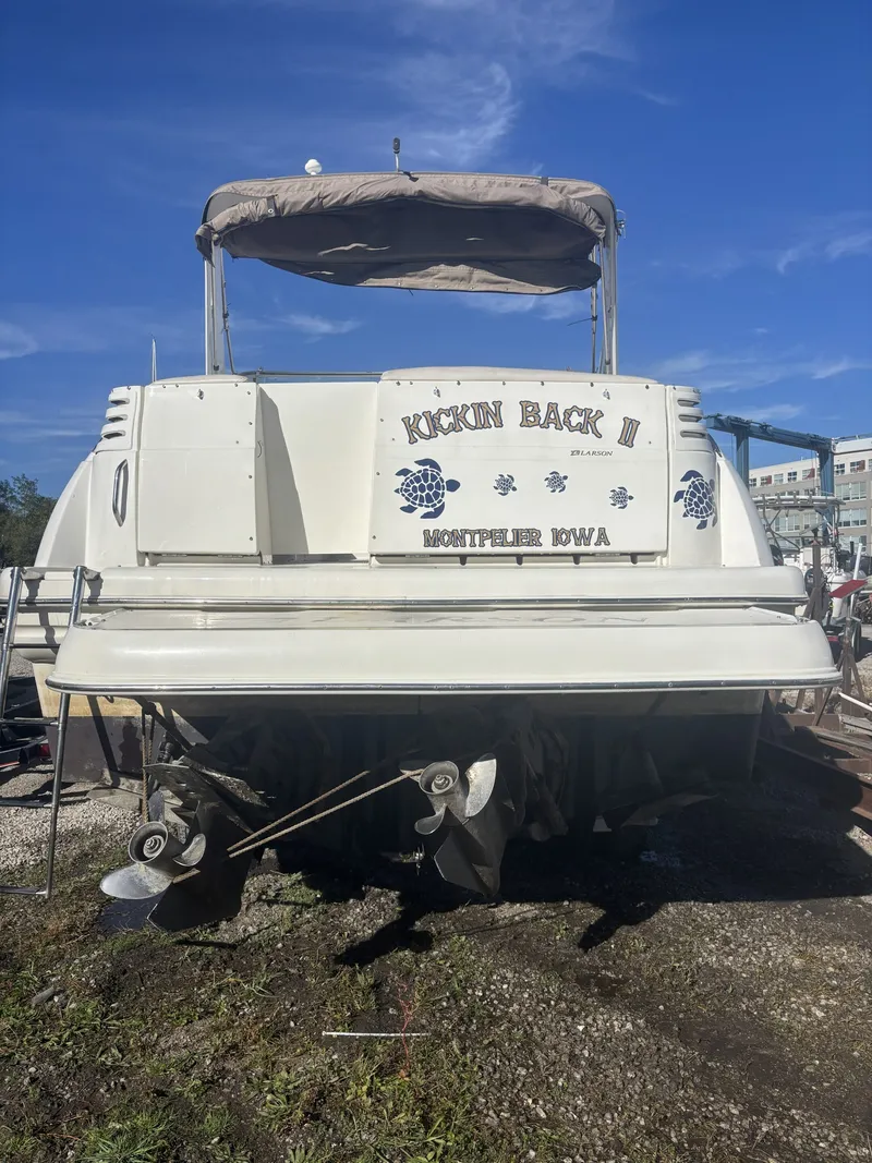 Slide: The Image of Larson Cabrio 330 Mid Cabin 2000 - 35