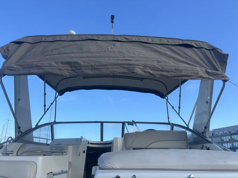 Slide: The Image of Larson Cabrio 330 Mid Cabin 2000 - 5