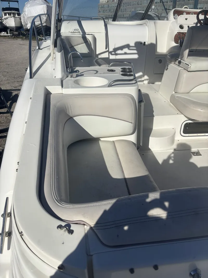 Slide: The Image of Larson Cabrio 330 Mid Cabin 2000 - 8