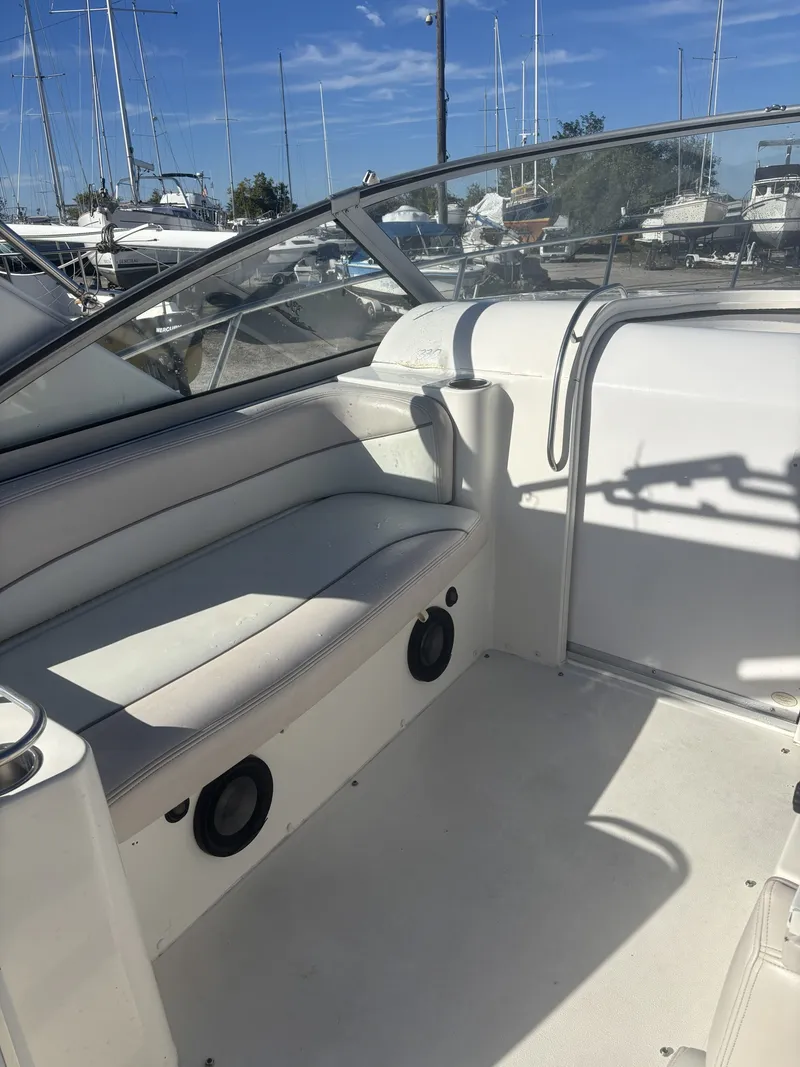 Slide: The Image of Larson Cabrio 330 Mid Cabin 2000 - 9