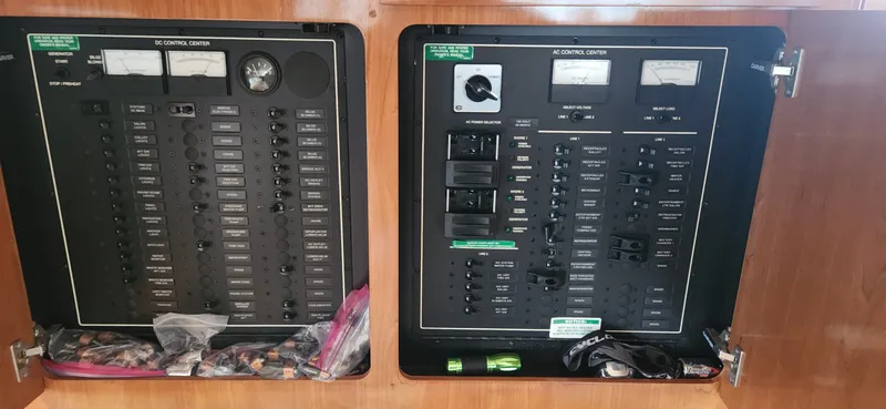 Slide: The Image of Carver Yachts 466 Motor Yacht 2005 - 14