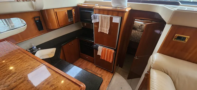 Slide: The Image of Carver Yachts 466 Motor Yacht 2005 - 16