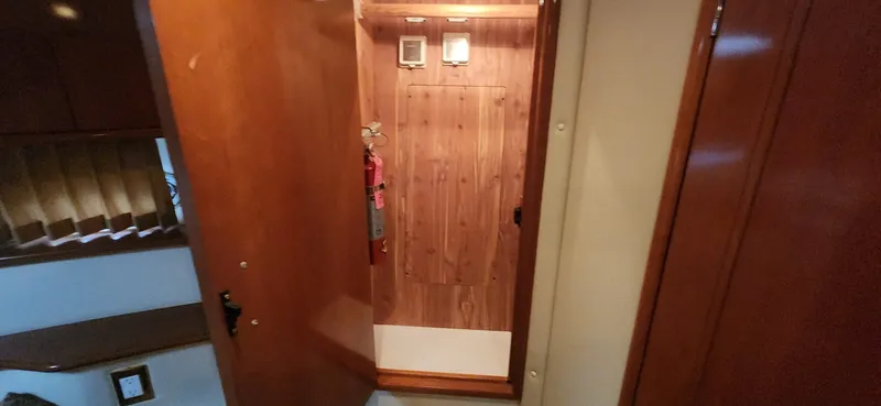 Slide: The Image of Carver Yachts 466 Motor Yacht 2005 - 20