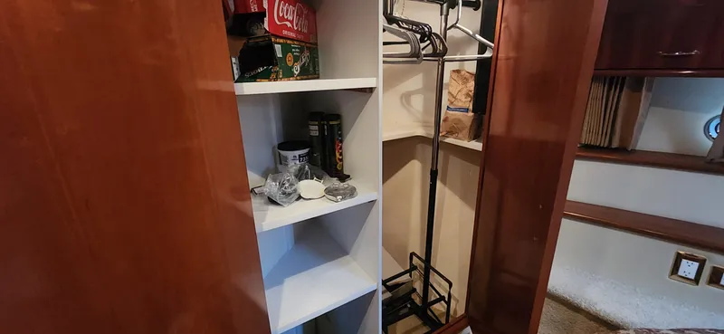 Slide: The Image of Carver Yachts 466 Motor Yacht 2005 - 21