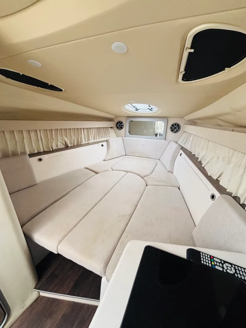 Slide: The Image of Regal 28 Express 2019 - 15