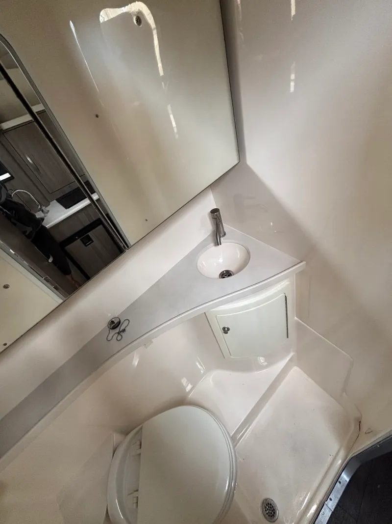 Slide: The Image of Regal 28 Express 2019 - 32