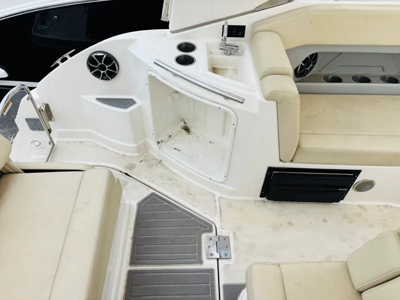 Slide: The Image of Regal 28 Express 2019 - 9