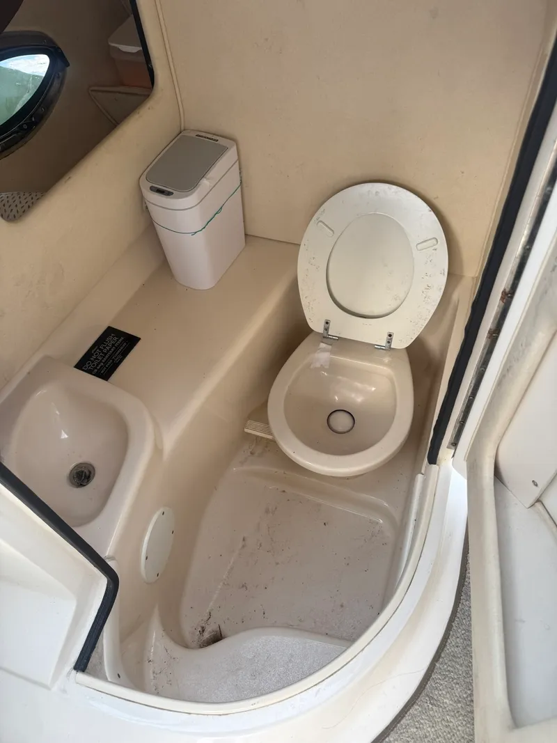Slide: The Image of Sea Ray 290 SLX 2005 - 13
