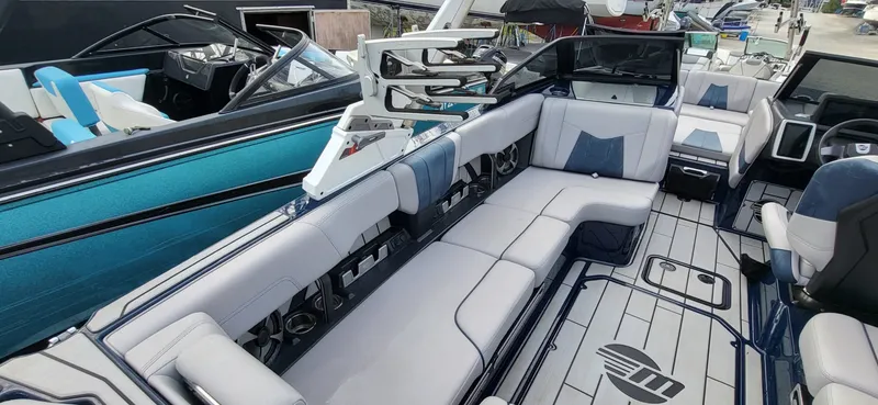 Slide: The Image of Malibu Wakesetter 23 MXZ 2021 - 10