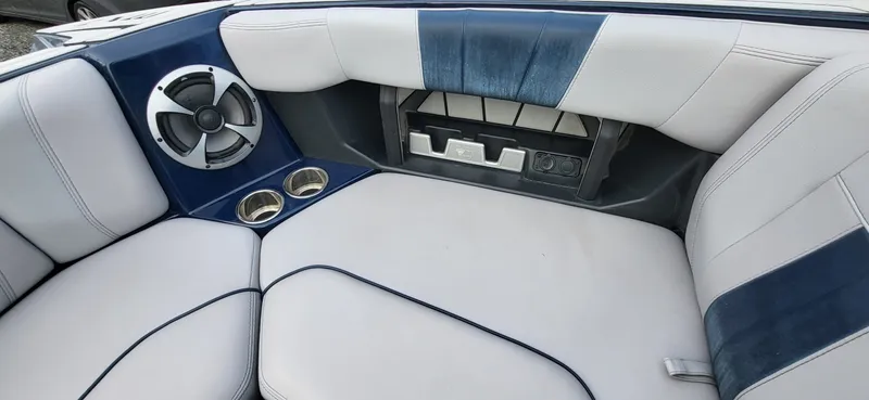 Slide: The Image of Malibu Wakesetter 23 MXZ 2021 - 12