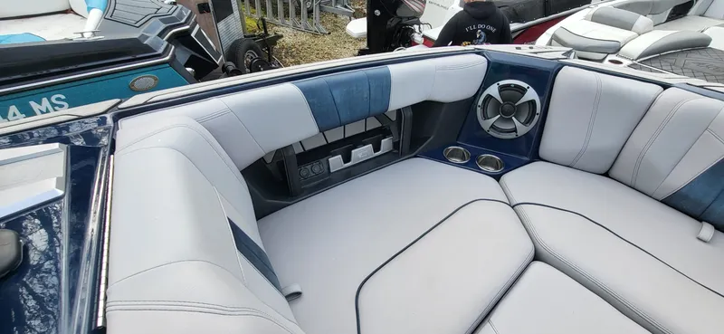 Slide: The Image of Malibu Wakesetter 23 MXZ 2021 - 13